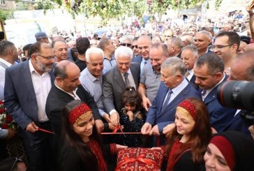محافظ الخليل اللواء جبرين البكري يفتتح مهرجان أيام العنب الخليلي