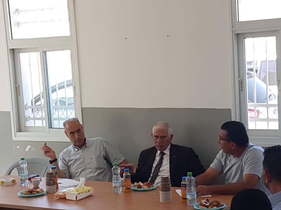 المحافظ حميد يتفقد مجلس قروي بيت تعمر ويطلع على الاوضاع