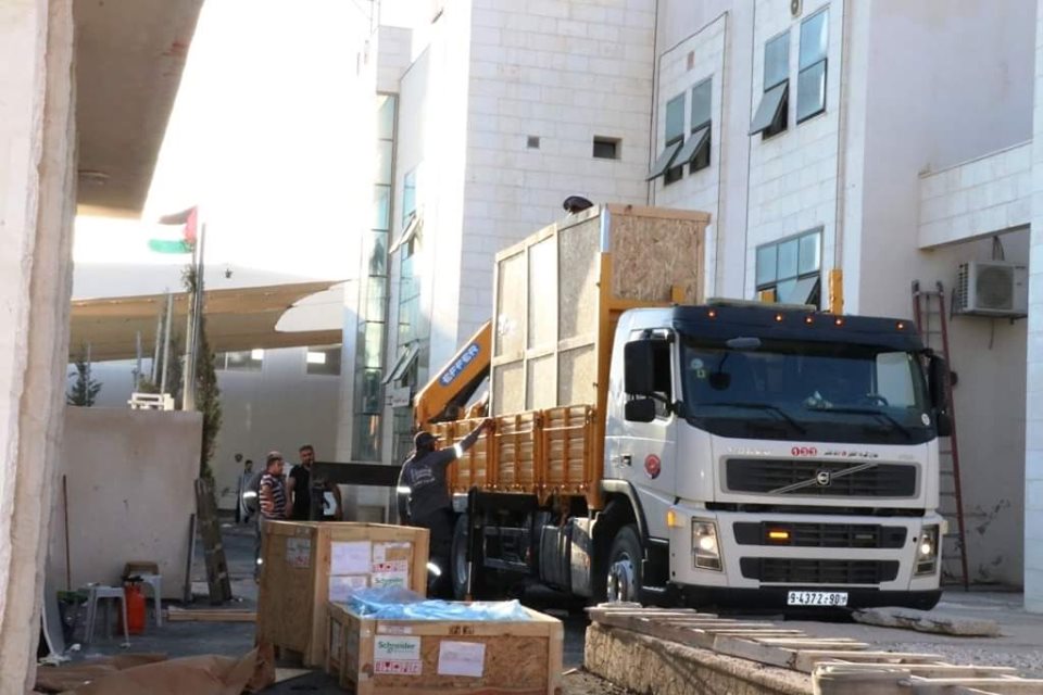 كهرباء الخليل تُباشر العمل بتجهيز محطة تحويل رئيسية في المدينة