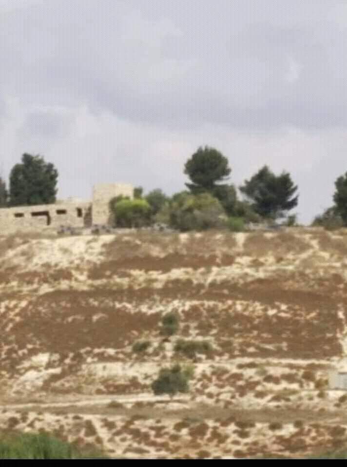 تواجد للجيش الاسرائيلي في مستوطنة ترسلة المخلاه ..