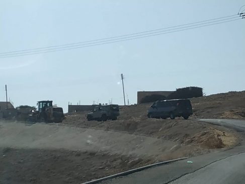 قوة عسكرية تداهم منطقة الدقيقة بمسافر يطّا جنوب #الخليل