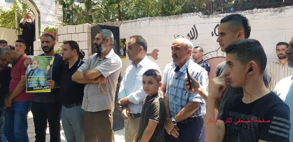 وقفة تضامنية مع الاسرى المضربين عن الطعام