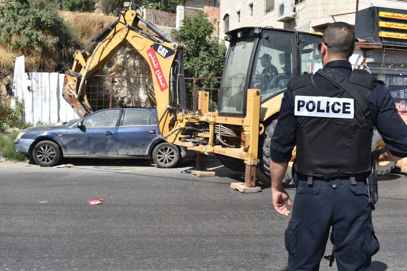 الشرطة تتلف 60 مركبة غير قانونية وتقبض على 11 مطلوب للعدالة في ضواحي القدس