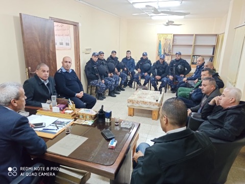 محافظ محافظة قلقيلية وقادة الاجهزة الامنية ينظمون زيارة الى مركز شرطة قلقيلية