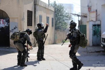 الاحتلال يداهم عدة منازل في البلدة القديمة من الخليل