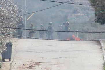 رام الله: إصابة رضيعة والعشرات بالاختناق خلال اقتحام قوات الاحتلال دير نظام