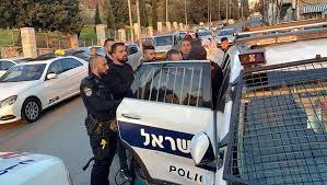 مخابرات الاحتلال تعتقل 12 شابًا قاموا بتعقيم شوارع وأحياء ومرافق القدس
