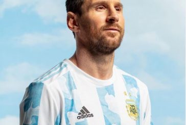ميسي يكشف عن قميص المنتخب الأرجنتيني الجديد في كوبا أمريكا