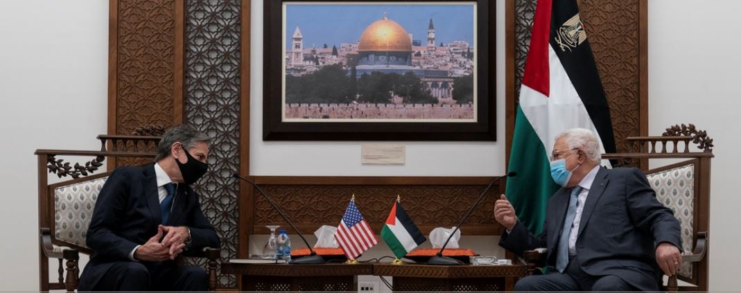 مسؤولون فلسطينيون : بلينكن أقر للرئيس ابو مازن بأن الاحتلال سبب الأزمة