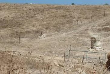 بيت لحم - مستوطنون يسيجون أراضي في قرية الجبعة