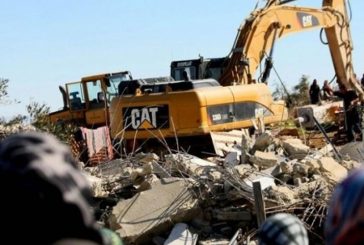 الاحتلال يهدم خيمة تضامن ويستولي عليها شرق يطا