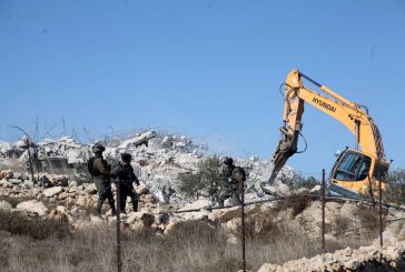 الاحتلال يهدم منزلا ويخطر بهدم ثلاثة أخرى في سلوان