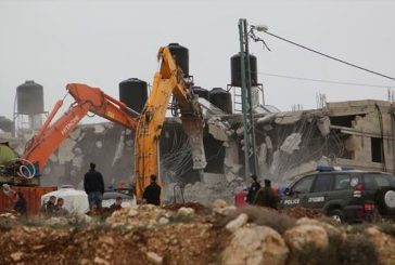 الاحتلال يهدم 30 منشأة تجارية قرب حاجز قلنديا
