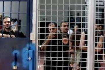 فارس يحذر من خطورة الوضع الصحي للأسرى المضربين عن الطعام