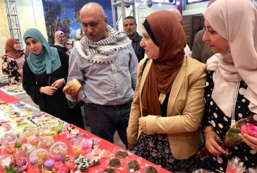 جنين: الرجوب يفتتح بازار 