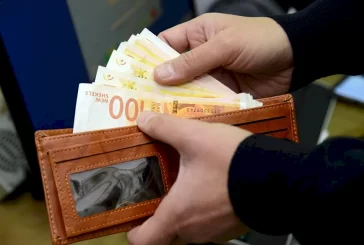 المالية: صرف رواتب الموظفين يوم غد الخميس بنسبة 70%
