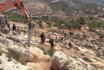 الاحتلال يهدم بركسين زراعيين في برية السواحرة ويخطر بهدم منزل في سلوان