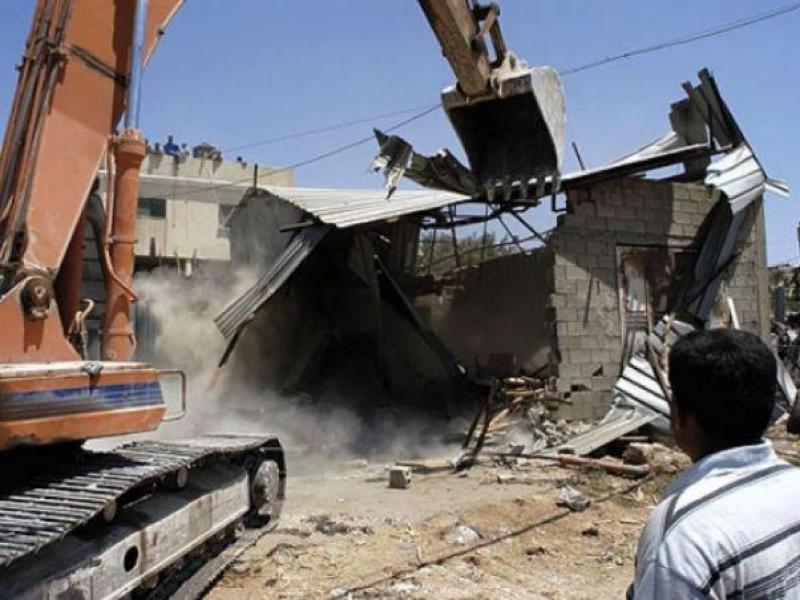الخليل : الاحتلال يهدم منزلا في مسافر يطا