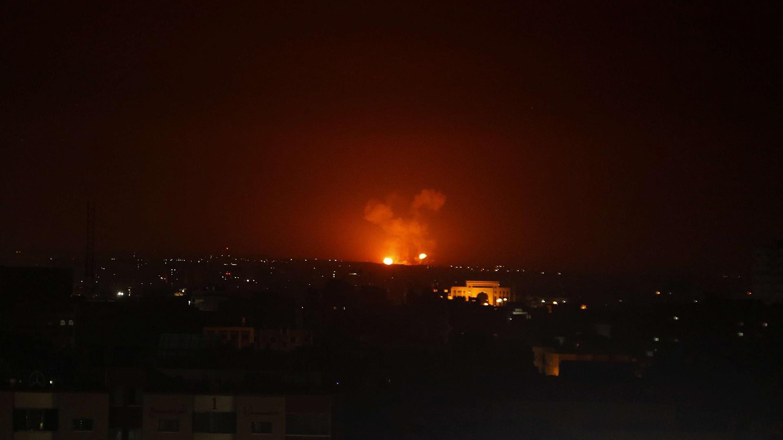 غزة-إصابة مواطن بقصف إسرائيلي على موقع شرق مدينة غزة