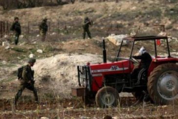 رام الله : الاحتلال يجبر مزارعين على مغادرة أراضيهم في المغير شرق رام الله