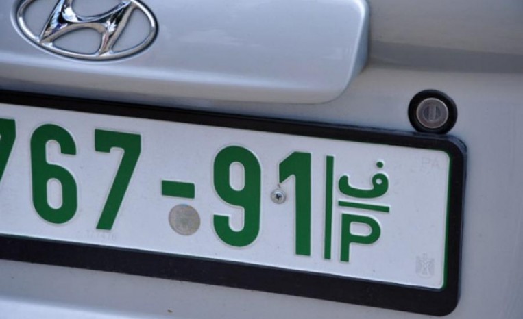 سرقة لوحات 15 سيارة في طولكرم