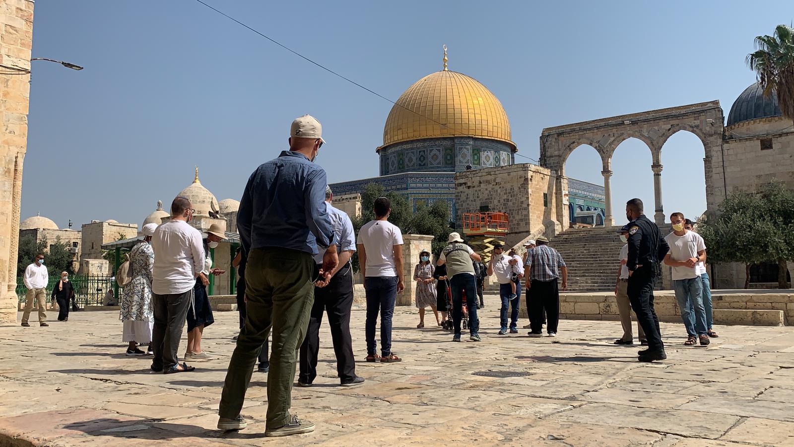 القدس – عشرات المستوطنين يقتحمون “الأقصى”