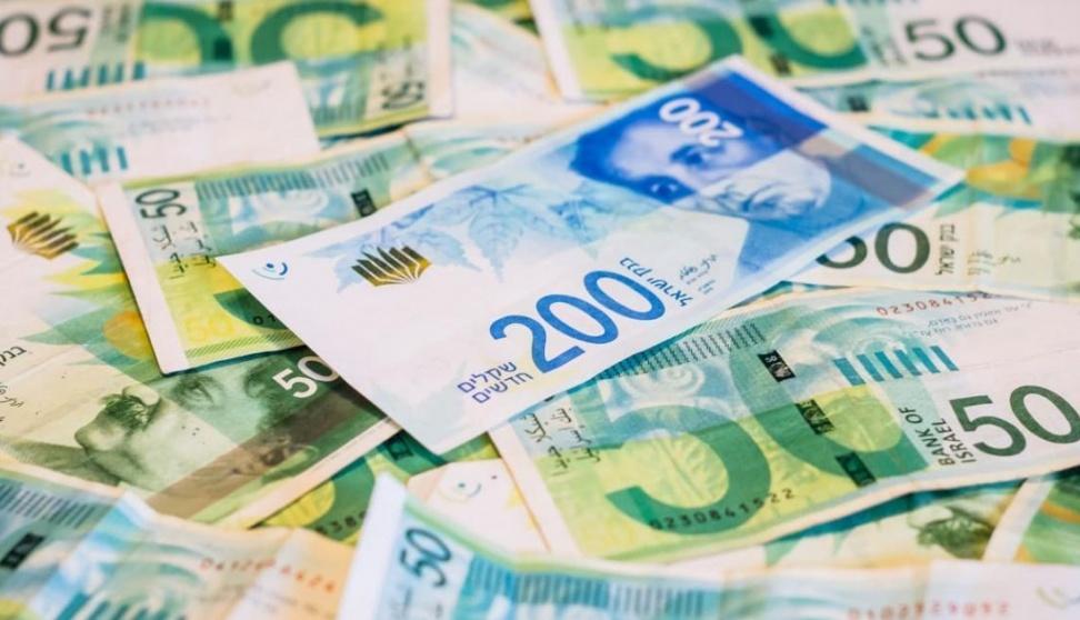 أسعار صرف العملات اليوم الجمعة مقابل الشيكل