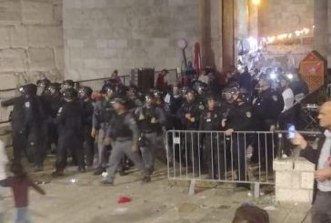 القدس - قوات الاحتلال تعتدي على المواطنين في باب العمود