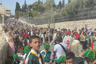 القدس - الآلاف يشاركون في مسيرة أحد الشعانين بالقدس
