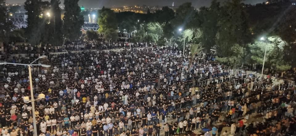 القدس – 220ألف مصل يؤدون صلاتي العشاء والتراويح في الجمعة الأخيرة من رمضان