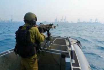 زوارق الاحتلال تلاحق الصيادين في بحر خان يونس