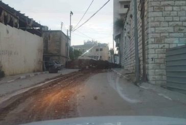 نابلس-الاحتلال يواصل إغلاق طرق فرعية في حوارة جنوب نابلس