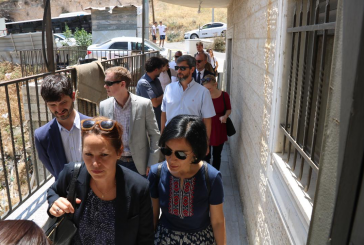 القدس - رؤساء بعثات دبلوماسية أوروبية يزورون وادي قدوم في القدس المحتلة