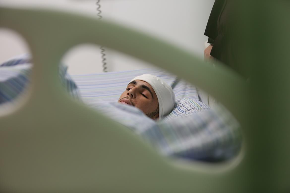 الجريح محمد التميمي… حياةٌ بين رصاصتين