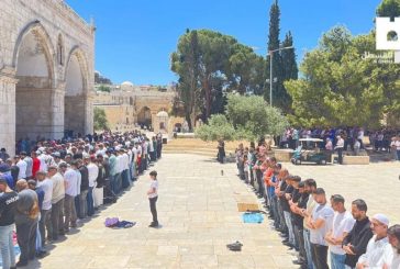 45 ألفا يؤدون صلاة الجمعة في المسجد الأقصى