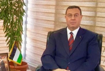 السفير اللوح يقدم جائزة الرئيس 