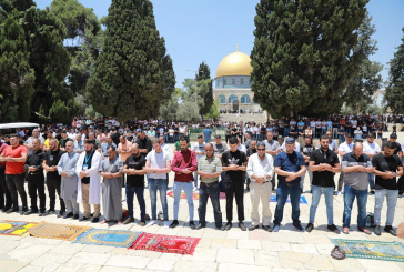 القدس-عشرات الآلاف يؤدون صلاة الجمعة في المسجد الأقصى