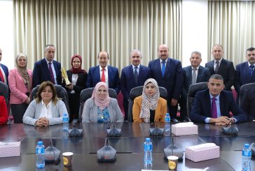 اشتية يهنئ ديوان الموظفين بفوزه بالمركز الأول بجائزة عالمية عن مشروع التوظيف الالكتروني