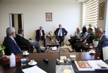 أبو زيد يطلع خوري على عمل المدرسة الوطنية في تنمية قدرات الموارد البشرية