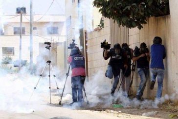 الإعلام الرسمي يدين استهداف طواقم تلفزيون فلسطين من قبل الاحتلال ويطالب بحماية الصحفيين