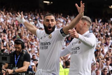 ريال مدريد يسقط برشلونة بثلاثية وينفرد بصدارة الدوري