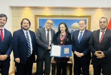 نيابة عن الرئيس: الخالدي يقلد الكاتبة لينا مرواني وسام الثقافة والعلوم والفنون