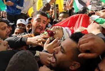 القدس-جماهير غفيرة تشيع جثمان الشهيد يوسف محيسن في بلدة الرام