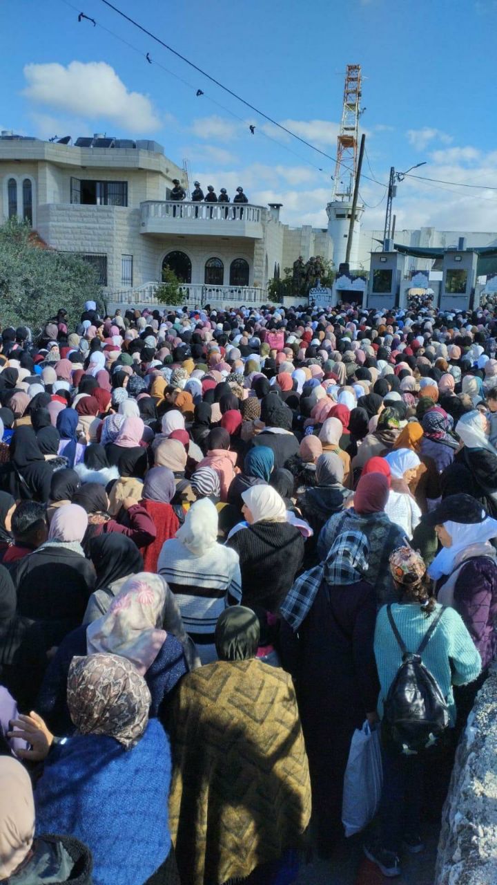 القدس-الاحتلال يعيق وصول المصلين إلى المسجد الأقصى