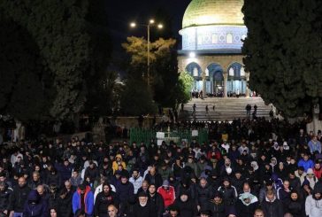 القدس-150 ألف مصل يؤدون العشاء والتراويح في المسجد الأقصى المبارك