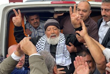 فتوح يهنئ شيخ الأسرى فؤاد الشوبكي بالإفراج عنه من سجون الاحتلال