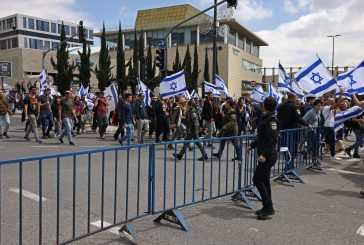 إضراب عام في إسرائيل واستمرار الاحتجاجات على خطة إضعاف القضاء