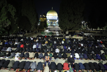 القدس - 20 ألف مصلٍّ يؤدون العشاء والتراويح في المسجد الأقصى المبارك