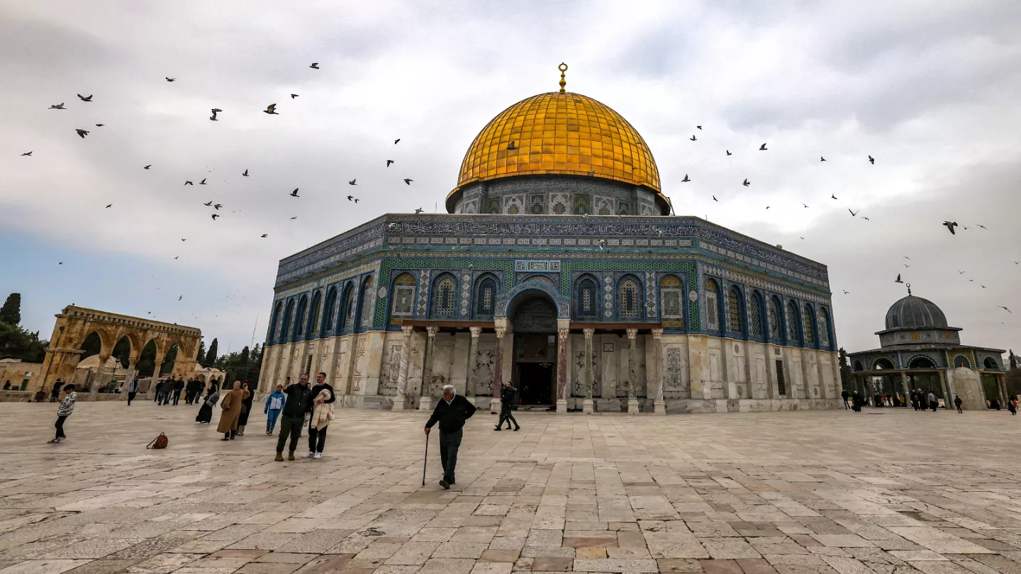 القدس-40 ألفا يؤدون صلاة الجمعة في المسجد الأقصى المبارك