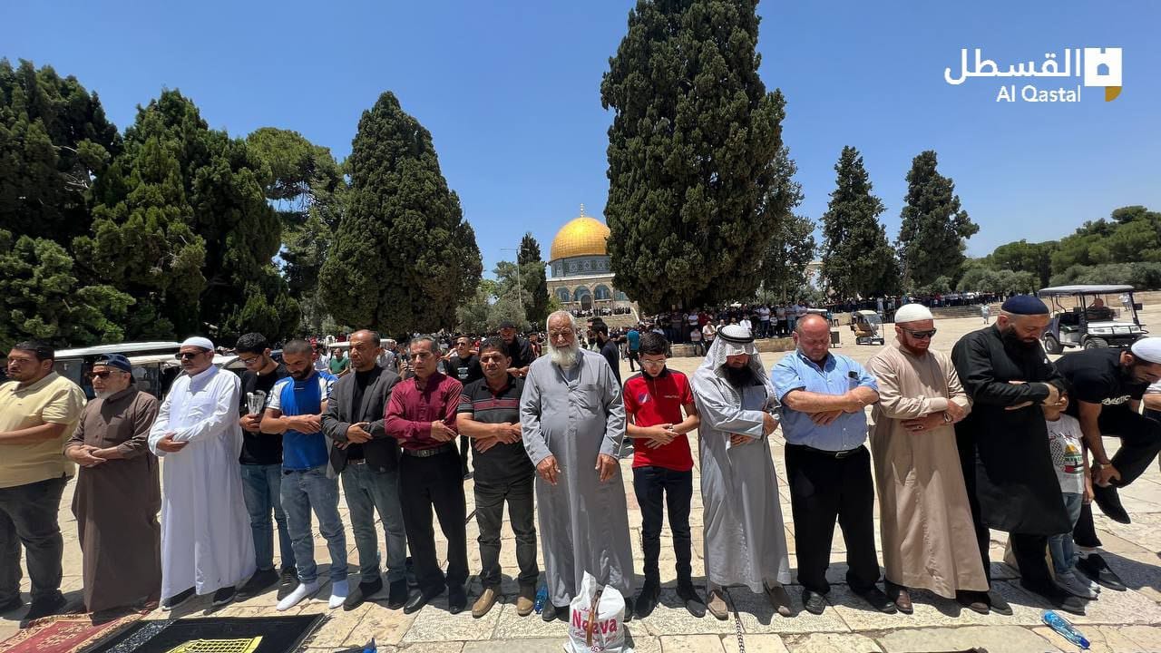 50 ألفا يؤدون صلاة الجمعة في المسجد الأقصى